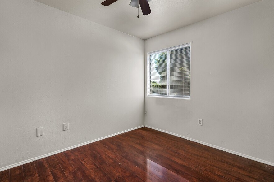 Building Photo - 5231 Huntington Dr N