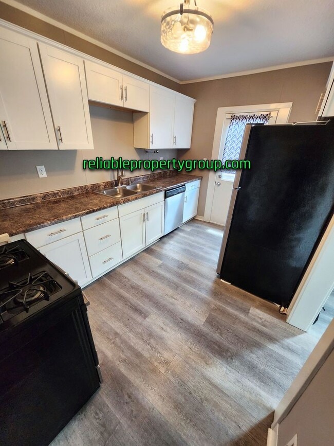 Building Photo - New Listing in Fort Wayne