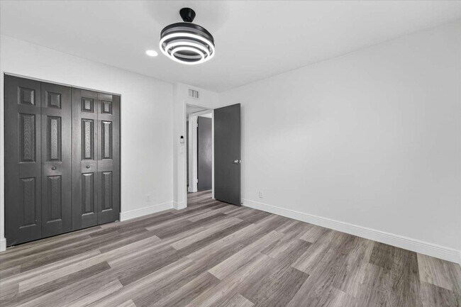 Building Photo - 7512 Courtyard Run E