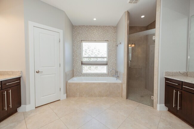 Building Photo - 133 Alicia Dr