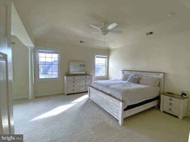 Building Photo - 4204 Lexington Ct