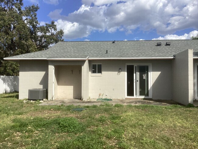 Building Photo - UCF Remodeled Duplex