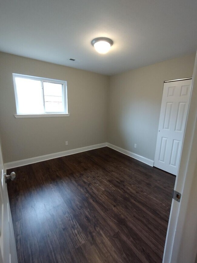 Building Photo - 5904 Graston Ave