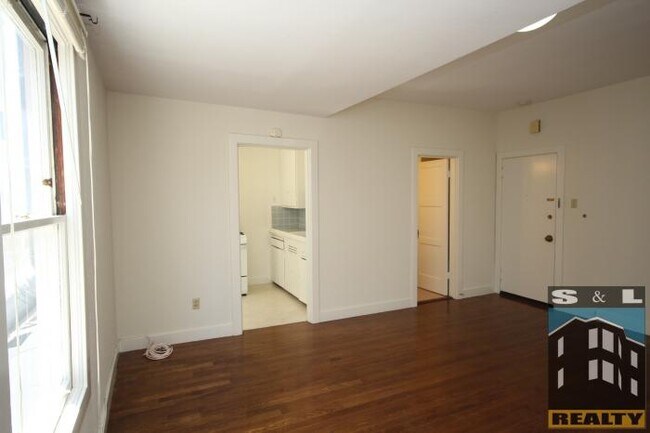 Building Photo - bedroom in San Francisco CA 94115
