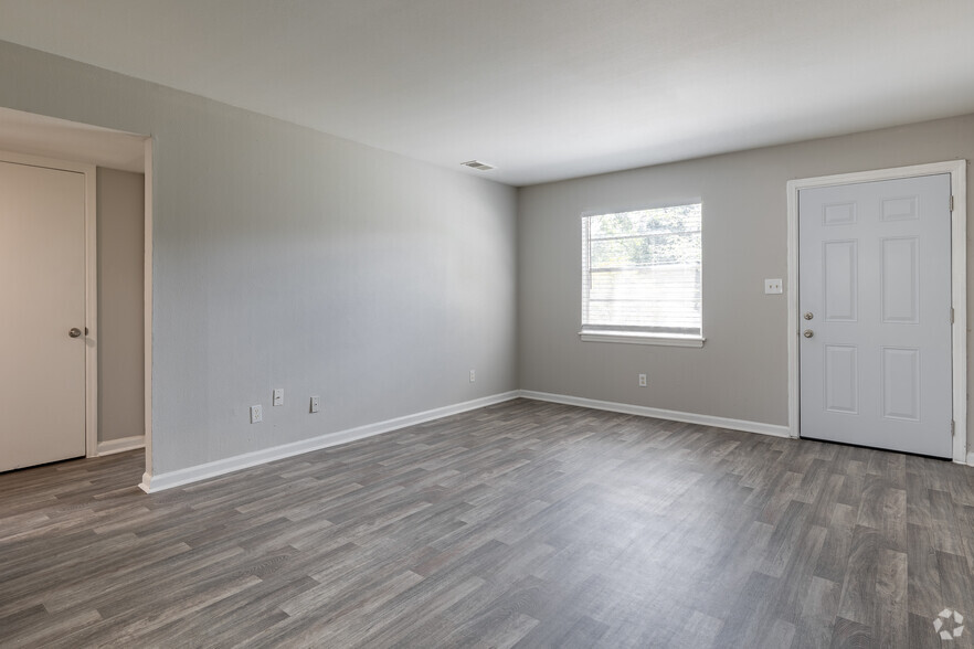 2BR, 1BA - 900SF - Living Room - Donnelly Court