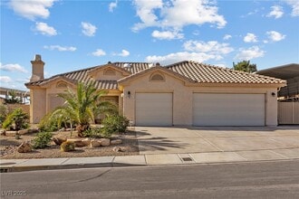 Building Photo - 778 Fairway Dr