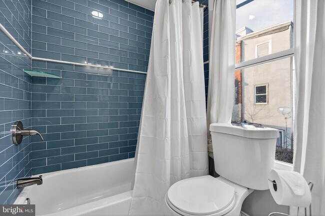 Building Photo - 2543 Nicholas St