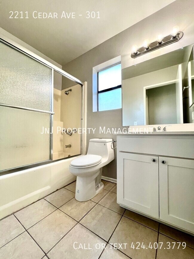 Building Photo - 2211 Cedar Ave