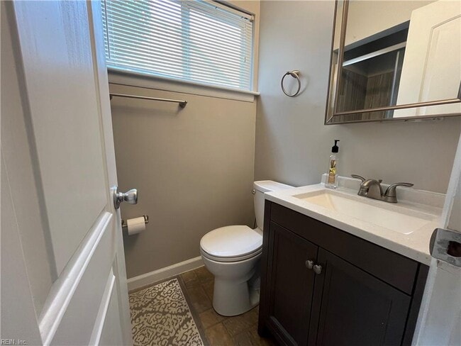 Building Photo - 3905 Brentwood Crescent