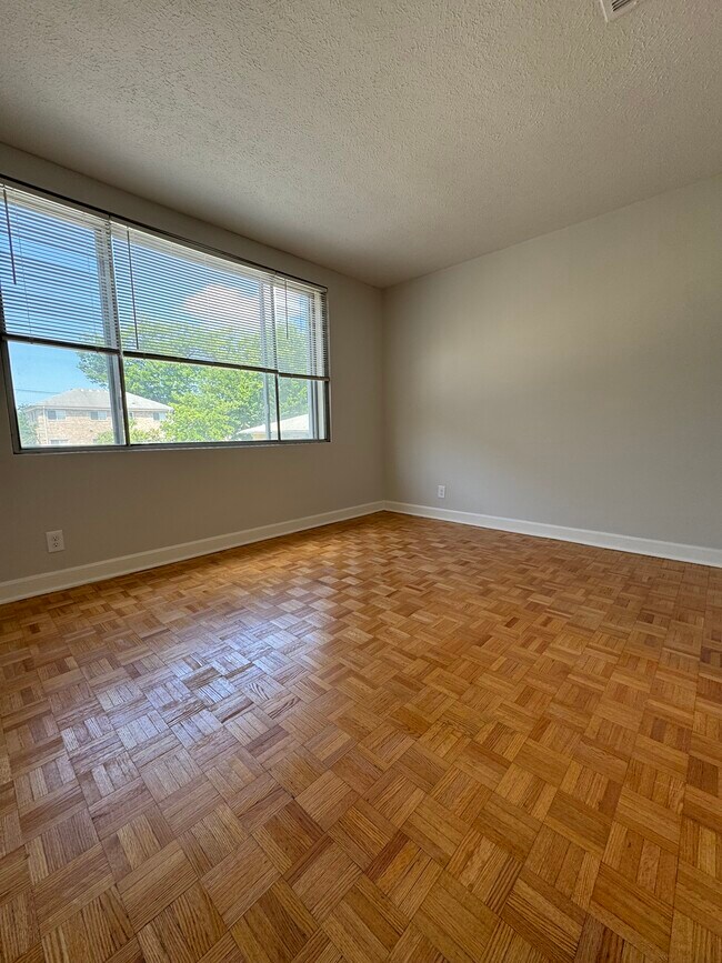 Building Photo - The Charlotte