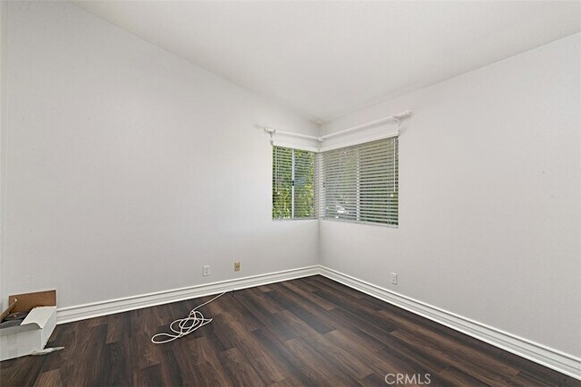 Building Photo - 24332 Kings View