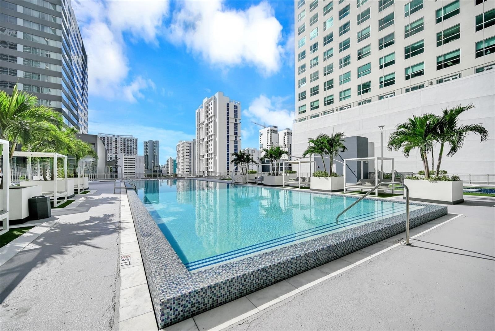 Building Photo - 690 SW 1st Ct