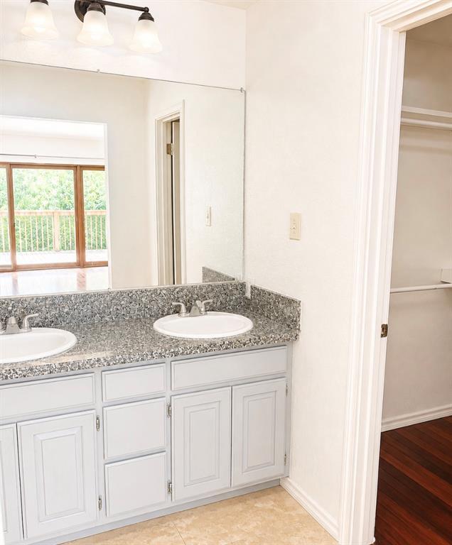 Building Photo - 302 Meadow Creek Dr