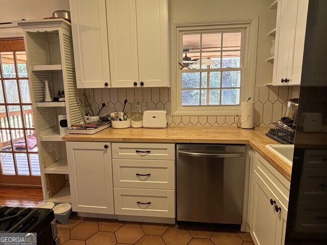 Building Photo - 866 Verdi Way