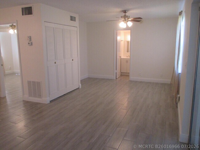 Building Photo - 106 Lake Dora Dr
