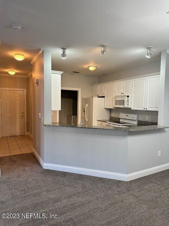 Building Photo - 155 Legendary Dr