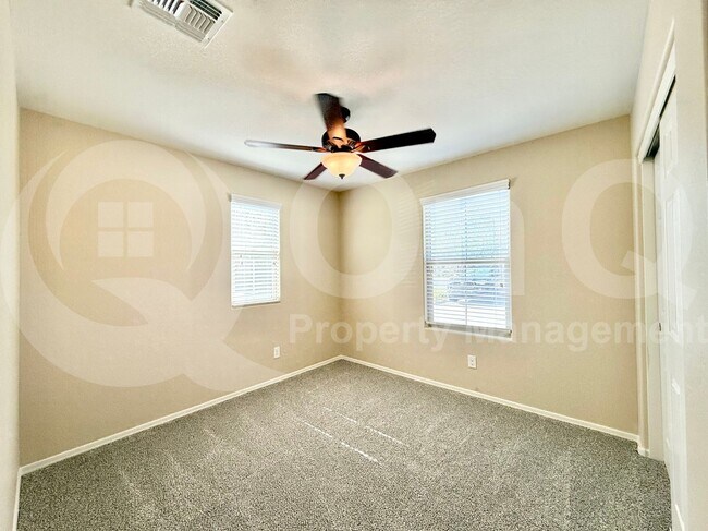 Building Photo - 1147 S Sawyer