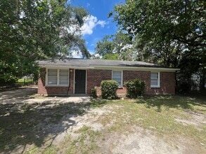 Building Photo - 802 Stillwater Dr