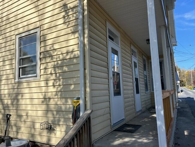 Building Photo - 32 W Sheridan Ave