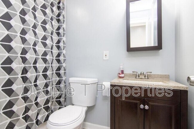 Building Photo - 3405 Pebble Dr