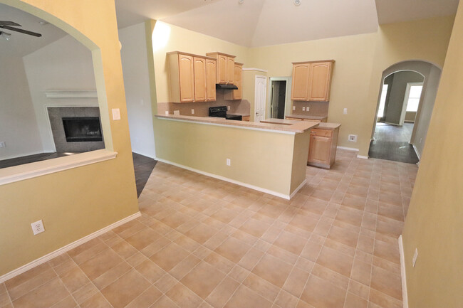 Building Photo - 1000 Warbler Ln
