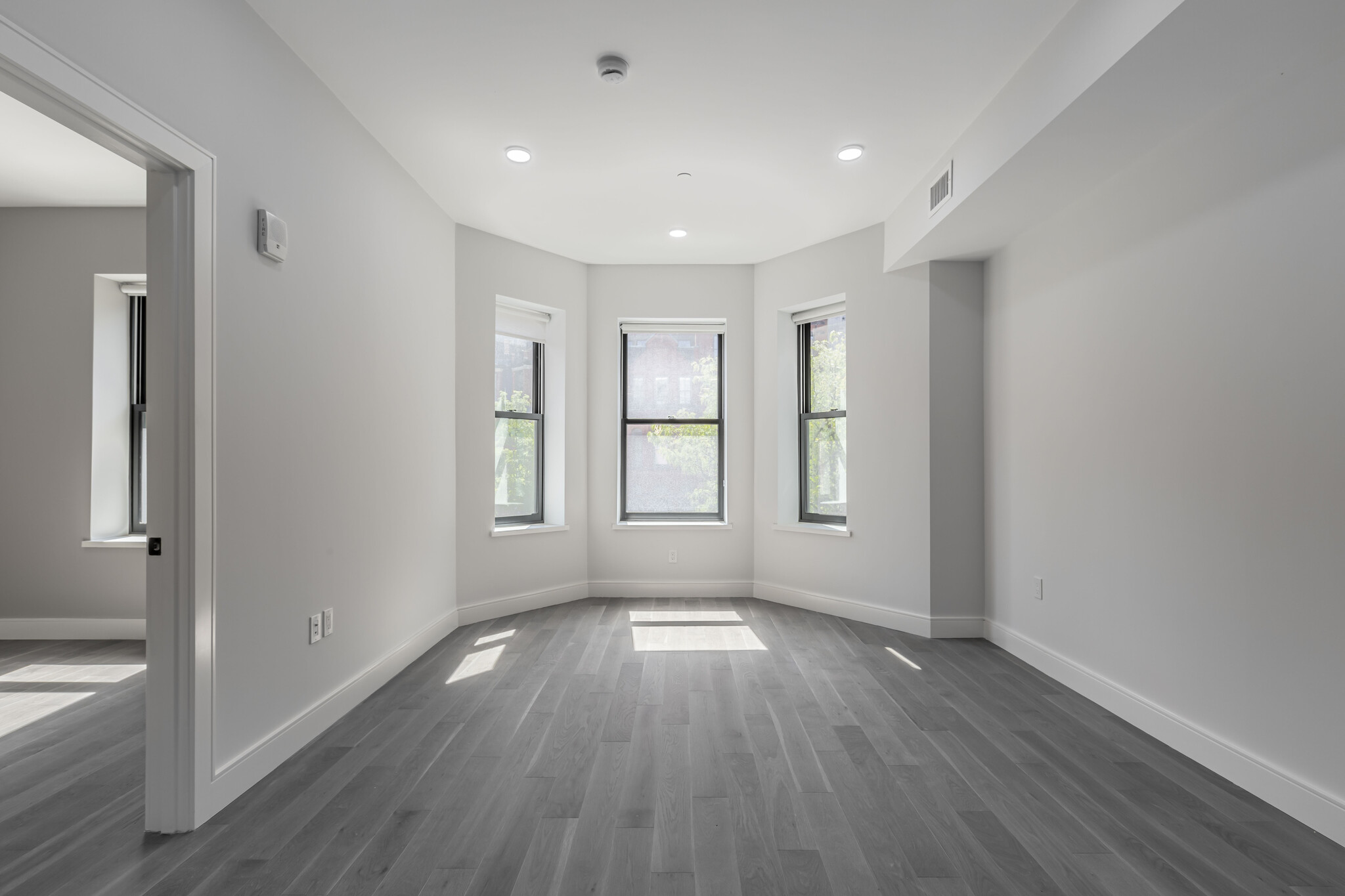 Building Photo - 169 Newbury St