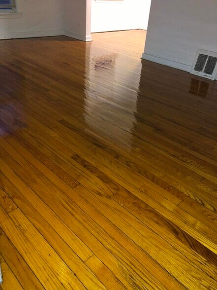 Building Photo - 10035 S Yates Blvd