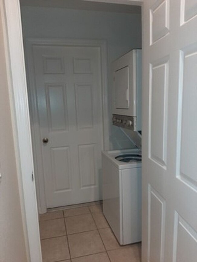 Building Photo - Cute and Quiet Country Living