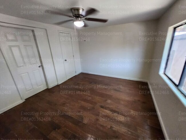 Building Photo - 3 bedroom/ 2 bathroom home