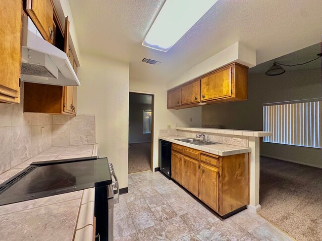 Building Photo - 1473 Manzanita Ave