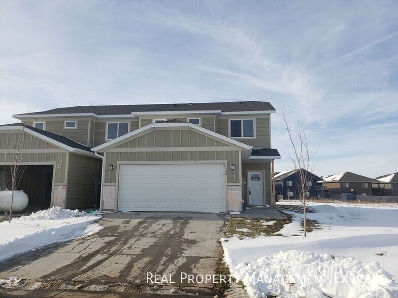 Primary Photo - 3 Bedroom 2.5 Bathroom Townhome with a Bal...