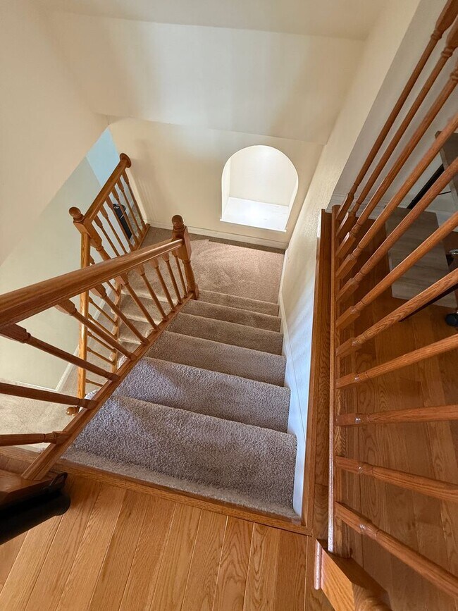 Building Photo - 2108