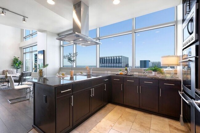 Building Photo - 102 Colorado St