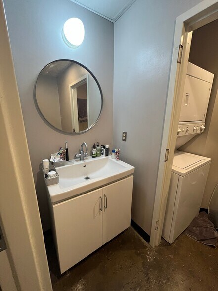 Building Photo - 201 Hull St