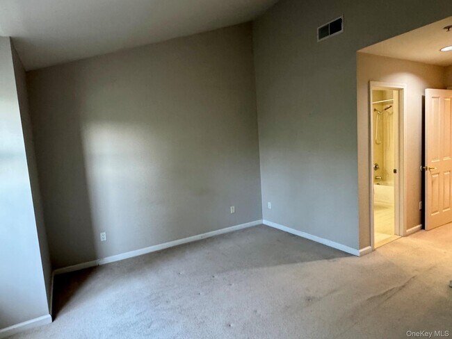 Building Photo - 25 Fairways Dr