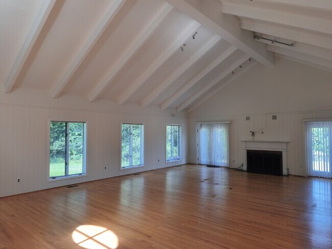Building Photo - Secluded Country Retreat with Picturesque ...