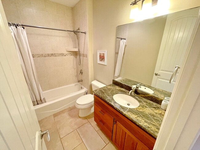 Building Photo - Luxury Island Living in Hokulani Golf Vill...