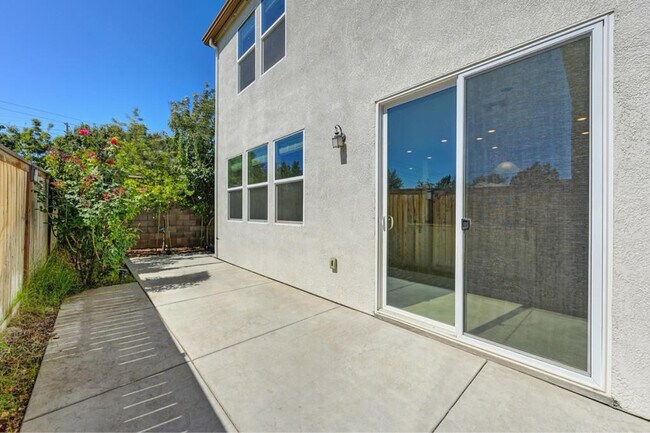 Building Photo - 4600 Ocean Ln