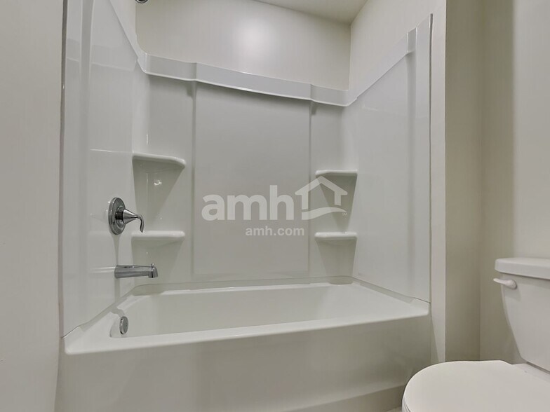 Building Photo - 768 Carnaby Ln