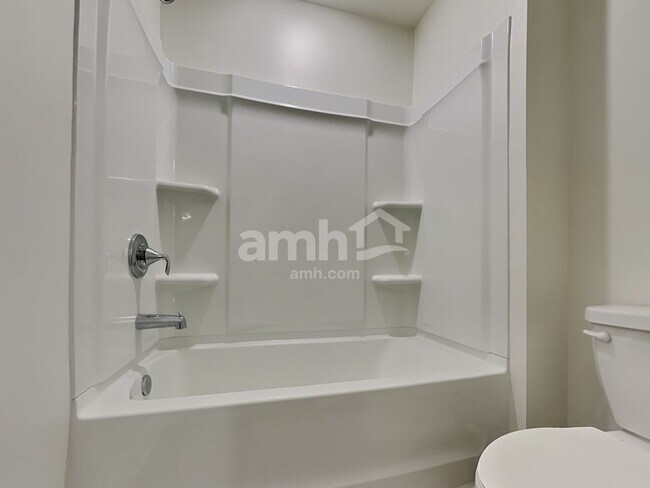 Building Photo - 768 Carnaby Ln