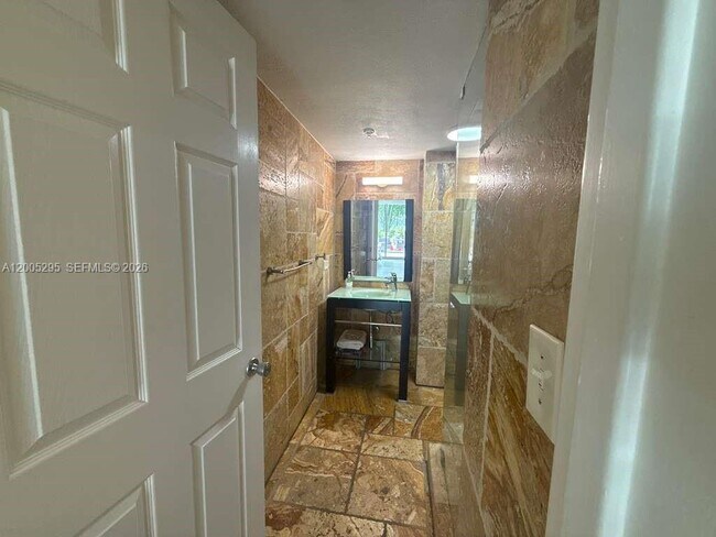 Building Photo - 1500 Bay Rd