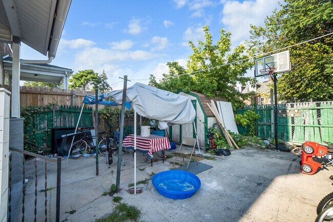 Building Photo - ? Spacious 3-Bedroom Home in Allentown – M...