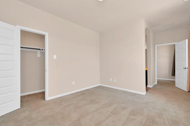 Building Photo - Luxurious House in Sugar Land