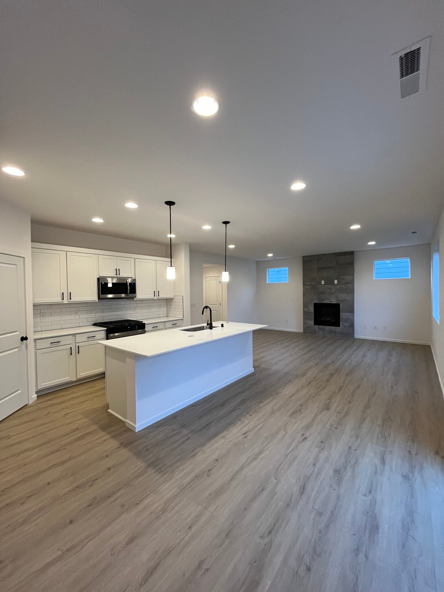 Building Photo - 12130 Bay Heights Pl