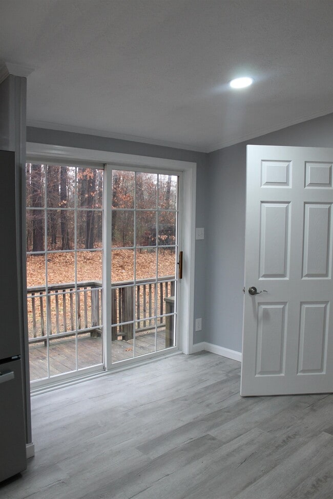 Building Photo - 6 Laura Ln