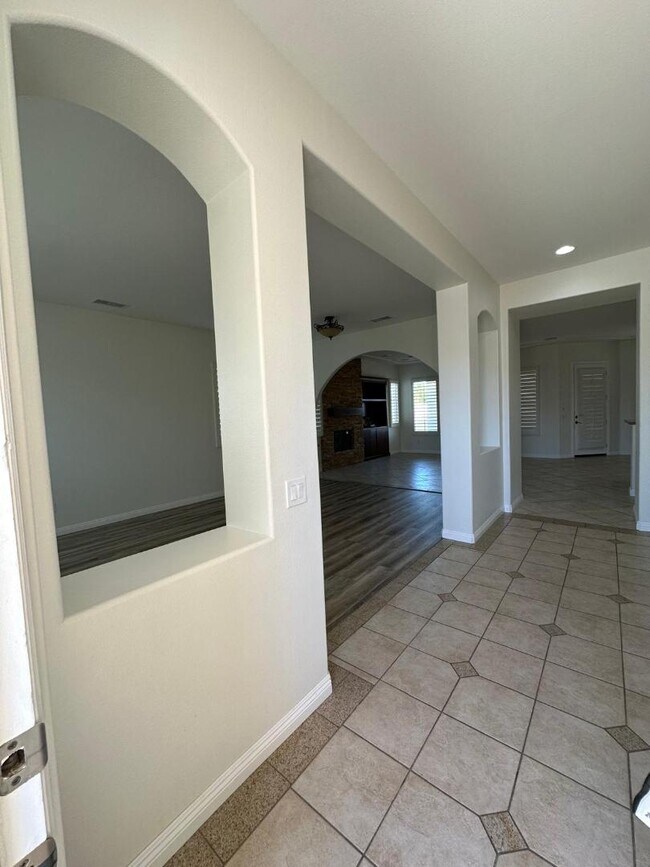 Building Photo - 110 Francesca Ct