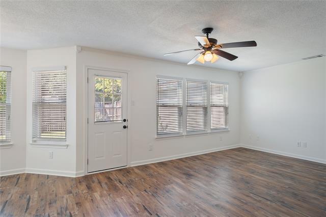 Building Photo - 2113 Live Oak Dr