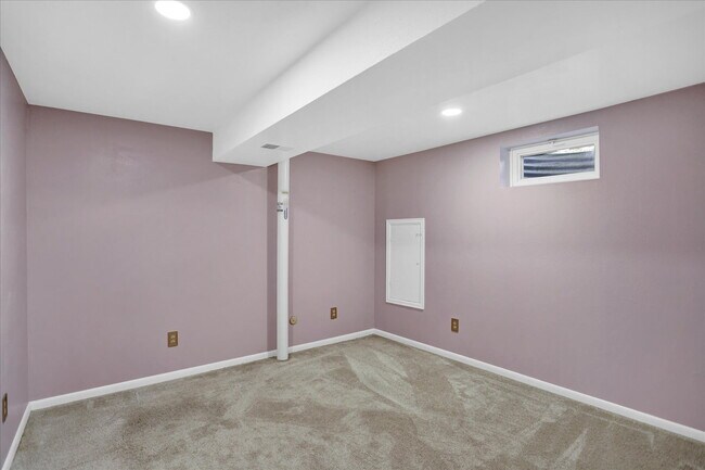 Building Photo - "Spacious 4-Bedroom Haven with 3 Full Baths in Aurora's Heart – 2068 Sq Ft of Comfort!"