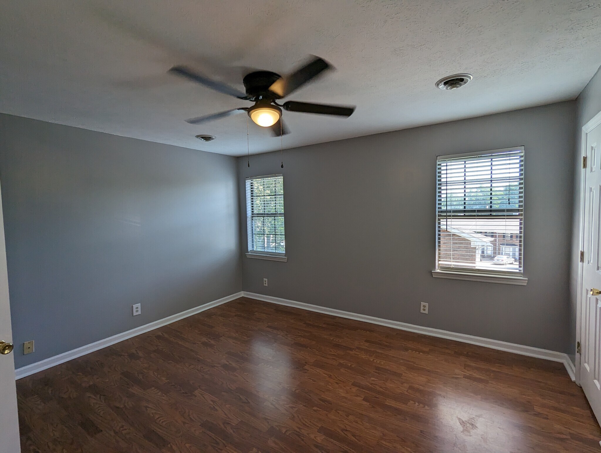 Building Photo - 463 Claircrest Dr