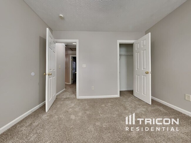 Building Photo - 433 Orchard Dr